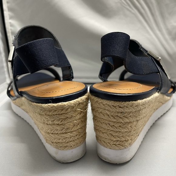 Excellent Cond Bandolino Wedge sandles 9.5 - Picture 2 of 8